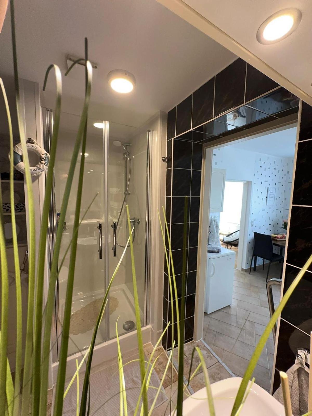 Ferienwohnung Am Strom รอสต็อค ภายนอก รูปภาพ