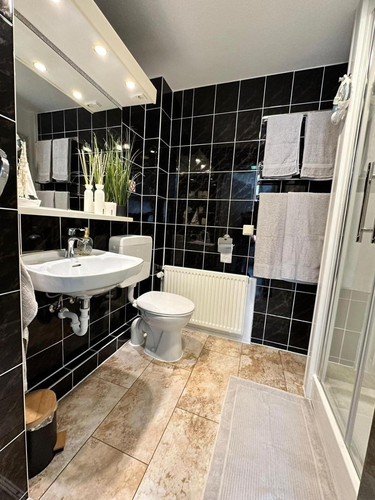 Ferienwohnung Am Strom รอสต็อค ภายนอก รูปภาพ